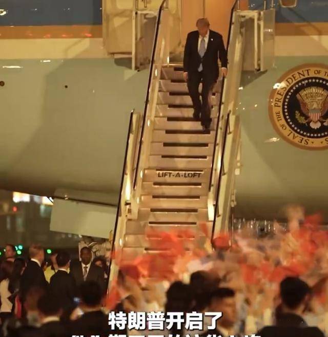 同框名场面刷屏！马斯克黄仁勋同出机舱，“临危受命”落差感拉满