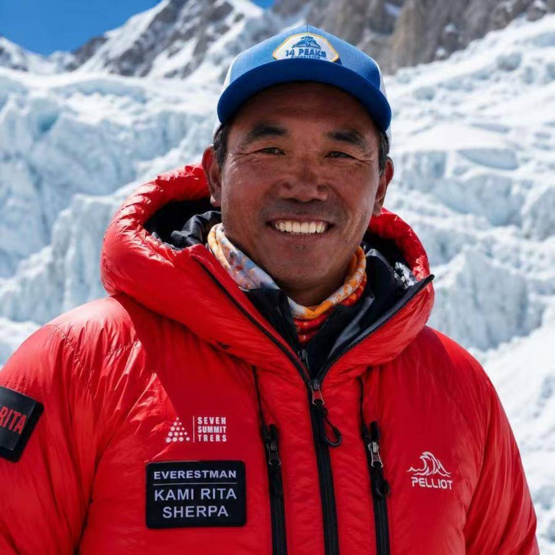 尼泊爾登山者再破紀錄，第32次登頂珠峰海報