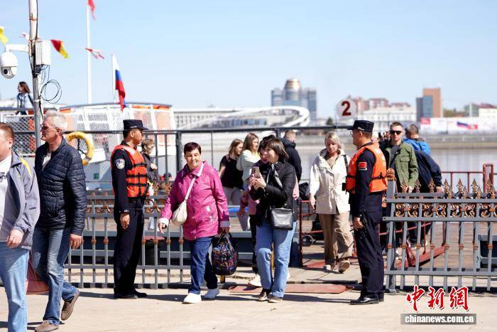 遛早市、看中医、逛展会 免签加速中俄跨境旅游常态化-华闻时空