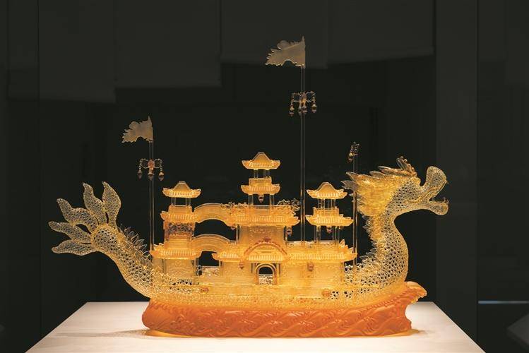 淄博琉璃非遗艺术展亮相扬州