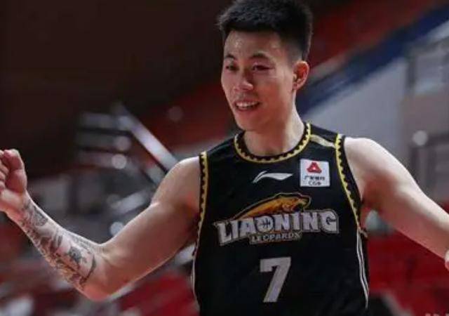 原来她是张镇麟妻子，广东籍名媛家世显赫，怪不得丈夫是CBA顶流