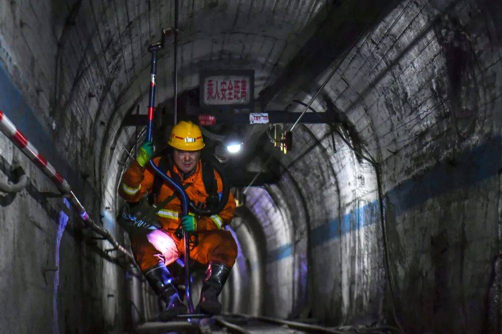 新华社追踪调查：两套图纸、两套监控系统背后有何猫腻？