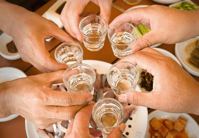 原创            糖尿病要戒酒吗？专家提醒：确诊糖尿病后，饮酒牢记4不喝