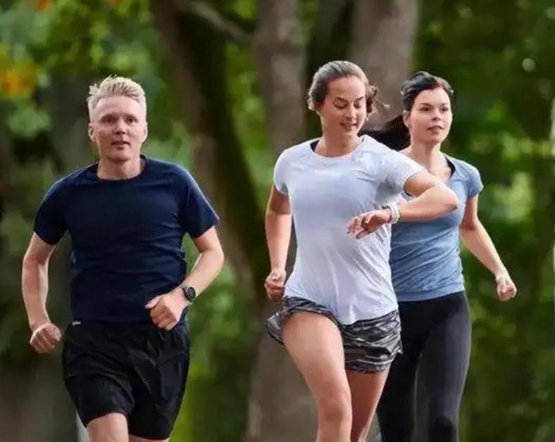 原创            想要慢跑减肥？健身教练：若慢跑不超过一小时，或等于白跑！