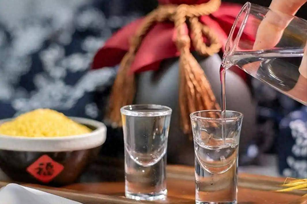 原创            医生提醒：男性如果长时间不饮酒，不出半年，身体会出现5大改善