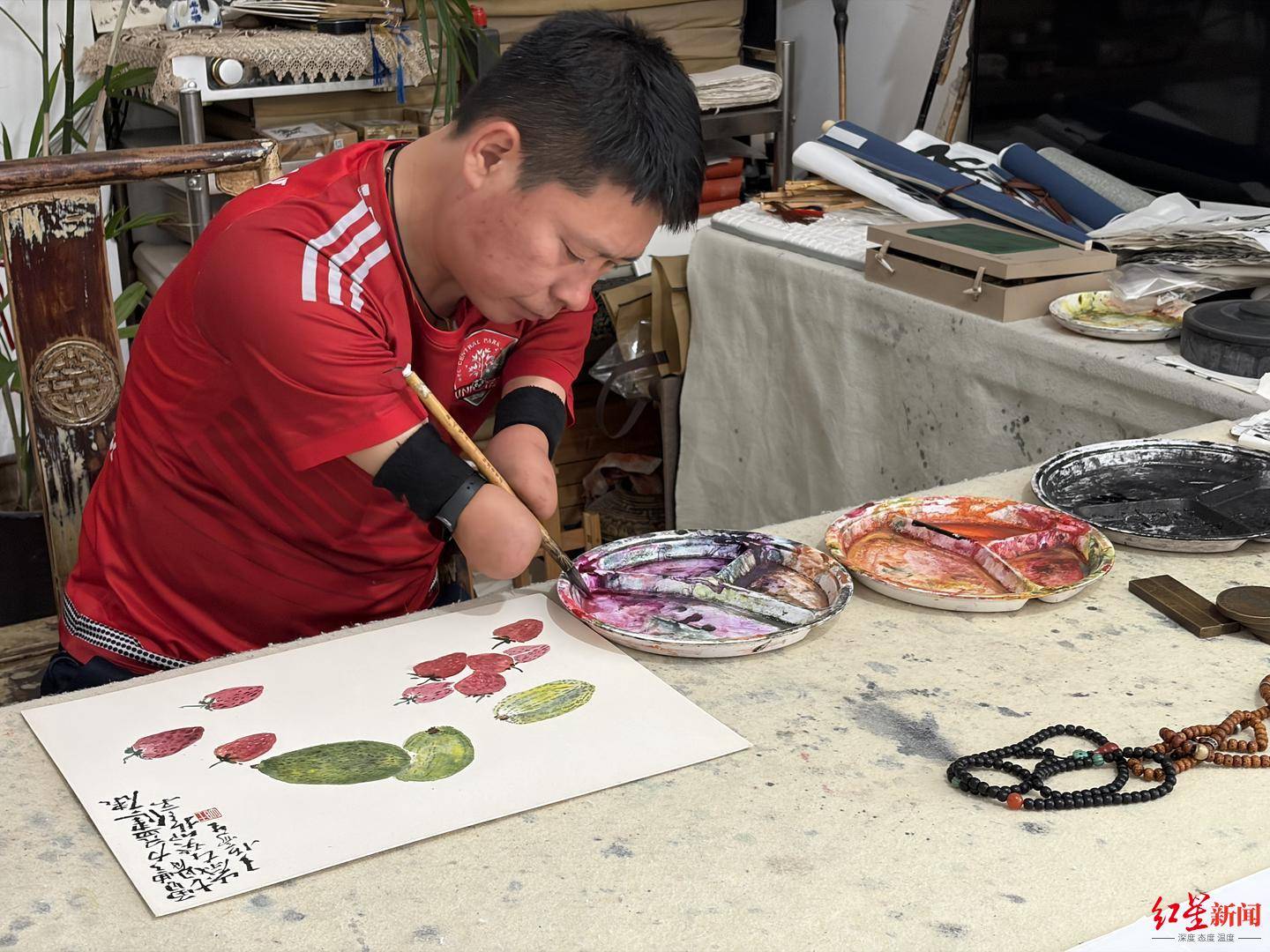 宋庄“无臂画家”王恒：考研两次，考博三次，43岁圆了国画博士梦
