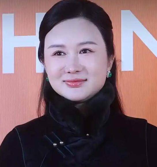 牡丹花下死？张纪中被爆转移财产，这一次杜星霖终究成了“小丑”