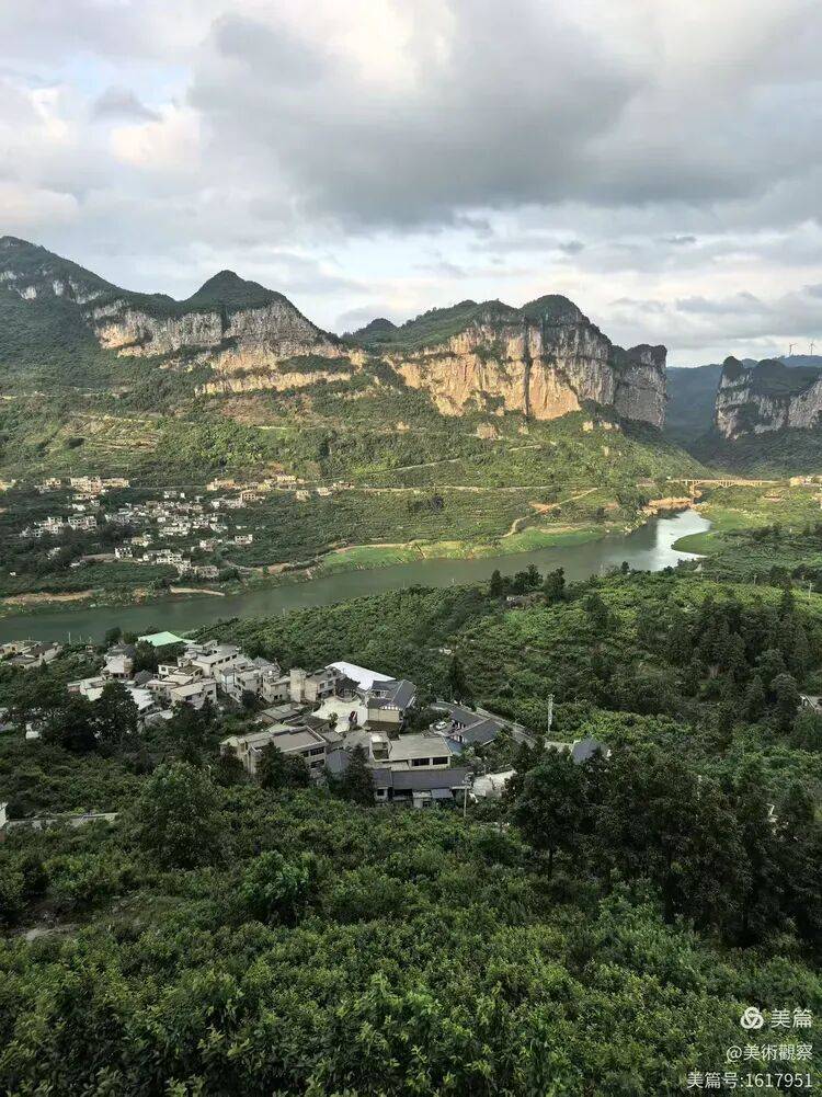 画家张建华织金凹河十米写生长卷赏析