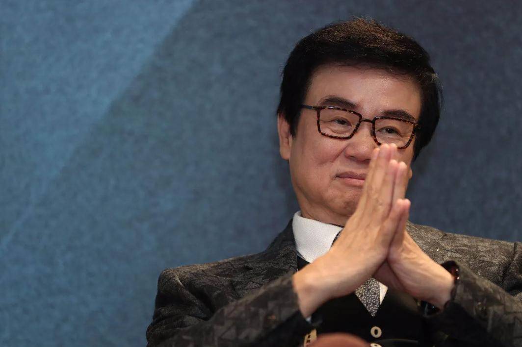 黄百鸣被判入狱私生活被扒频繁和性感女星开派对牵扯到李小冉