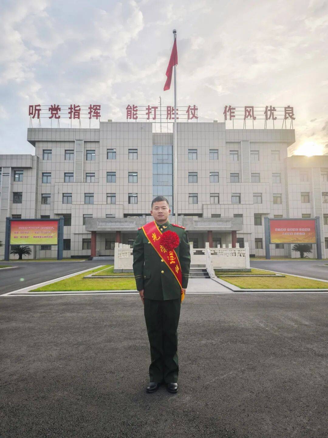 褪去戎装初心不改;转换赛道使命如初