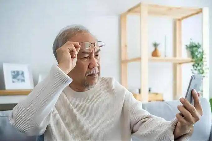 学医后才知道，脑梗最危险信号，不是手脚麻，而是频繁出现5症状