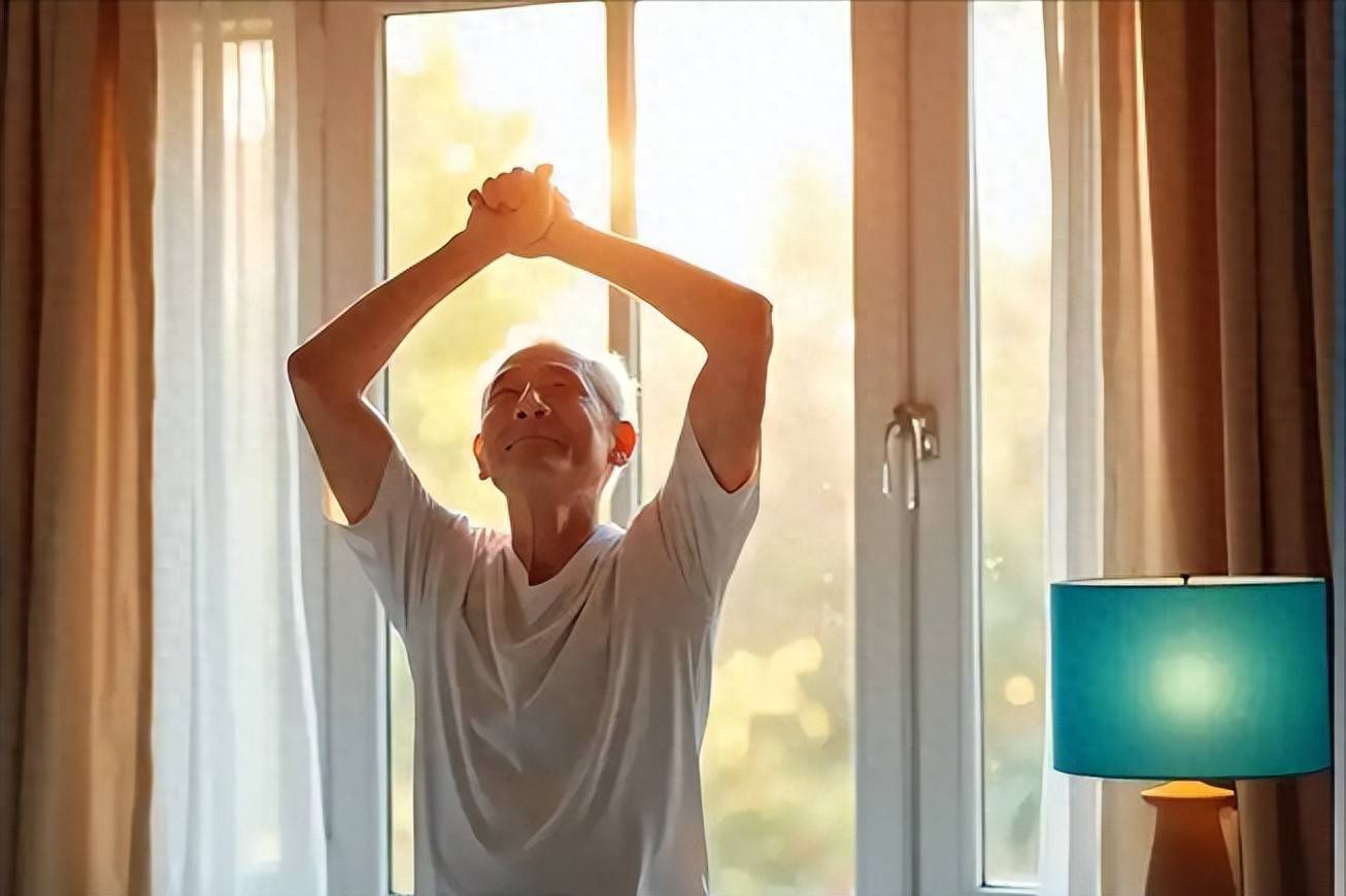 原创            医生劝告：60岁以上的老人，宁可每天玩手机，也不要频繁做这5事