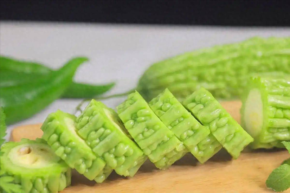 原创            苦瓜立大功！医生：经常吃苦瓜的老人，不用多久，或有这3个变化