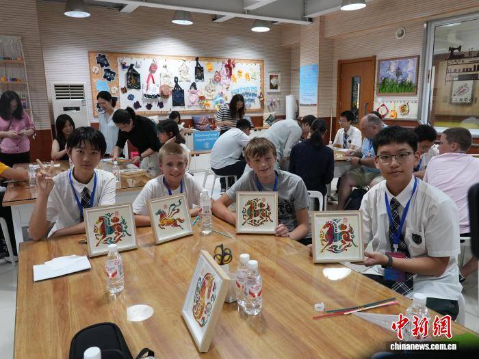 写汉字、学竹编、学武术 美国中学生体验“中国元素”