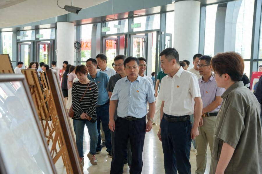 芜湖学院“清风芜院”新时代廉洁文化艺术作品展开幕