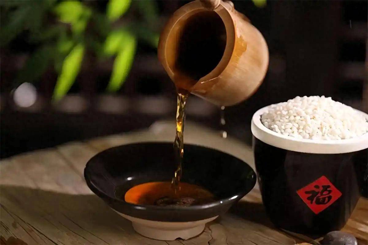 原创            黄酒再次被关注！医生：肠癌患者喝黄酒，不用多久或有4变化