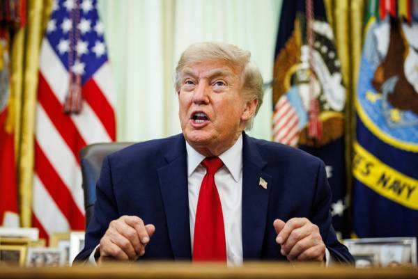 美国独立日当天，特朗普分别与普京、泽连斯基通电话 -华闻时空