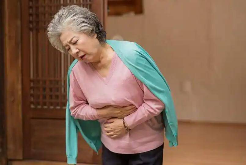 原创            胃癌不痛不痒？医生提醒：饭后如果存在3个表现，建议尽早做胃镜!