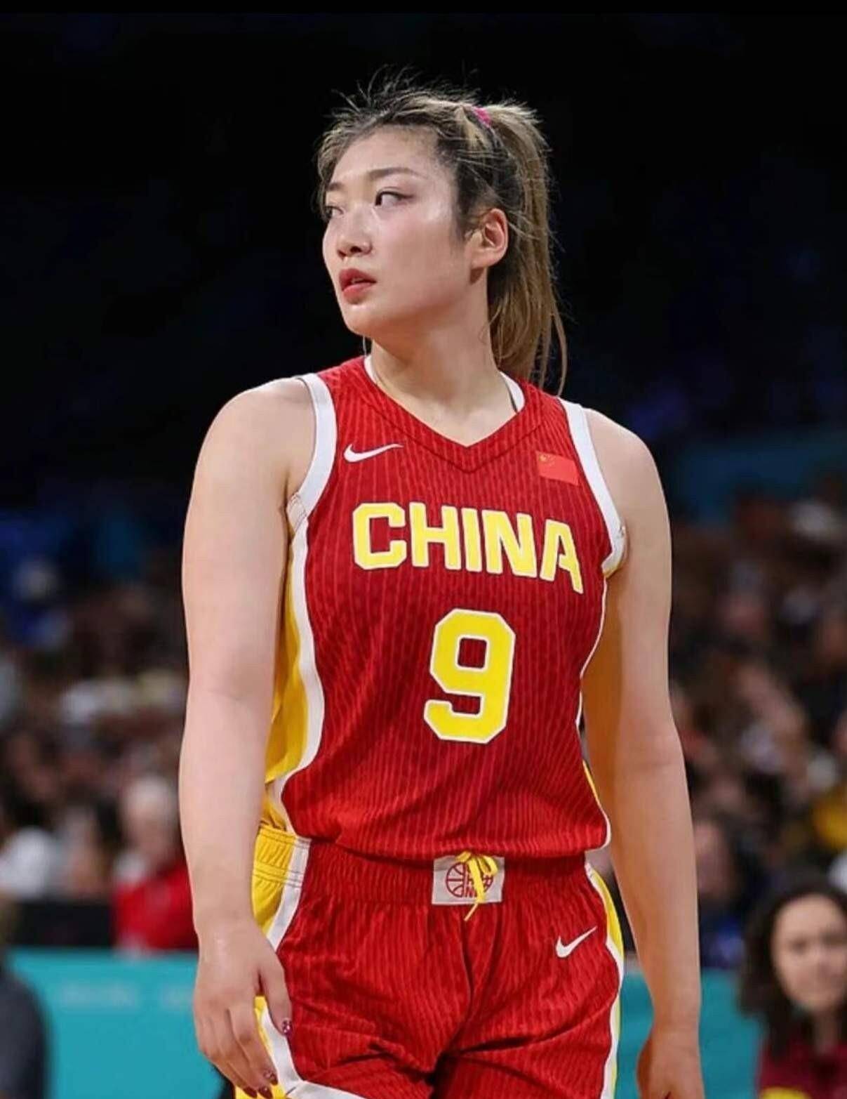 两分惜败澳洲！张子宇28+10空砍，球迷五问宫鲁鸣：李梦到底什么时候回？