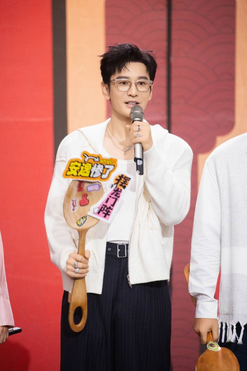黄晓明李维嘉沈梦辰集结，湘川粤淮扬菜本月26日为家乡出战