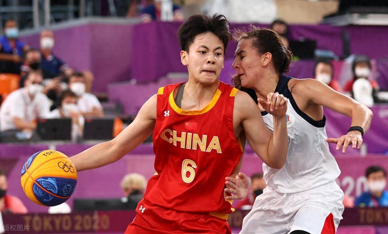 中国女篮在海外打球的多名主力，两个挣扎，只有一人满载而归