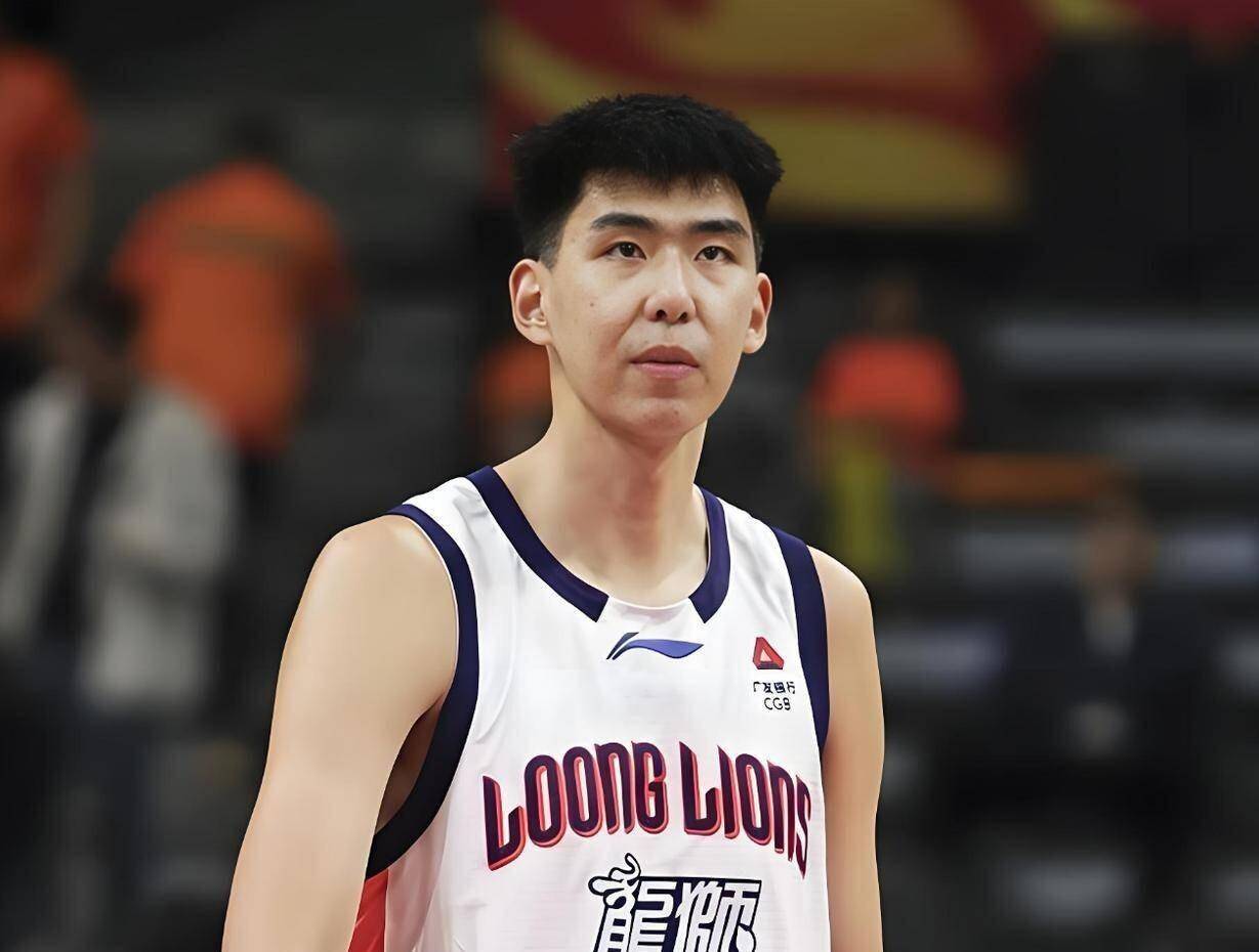 广东宏远最新动态：胡明轩确定留守球队，徐昕没有被买断，新任主教练即将到队履职
