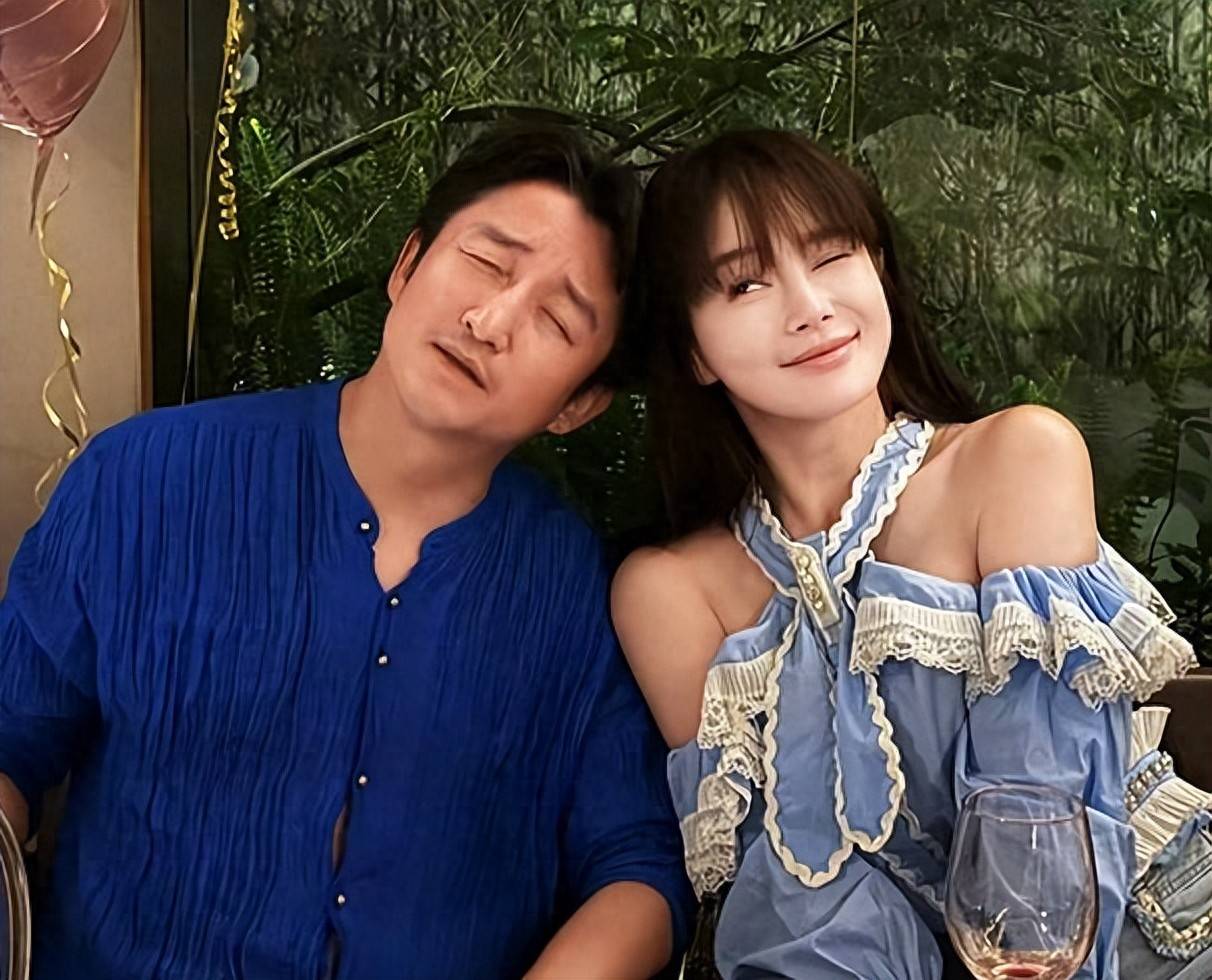 
        张泉灵一语戳穿真相！冉莹颖十年三闹离婚，根本不是婚姻不幸