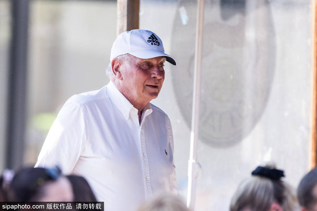 拜仁季票价格揭秘：180欧元让你畅享17场主场激情，德甲第二低的秘密何在？