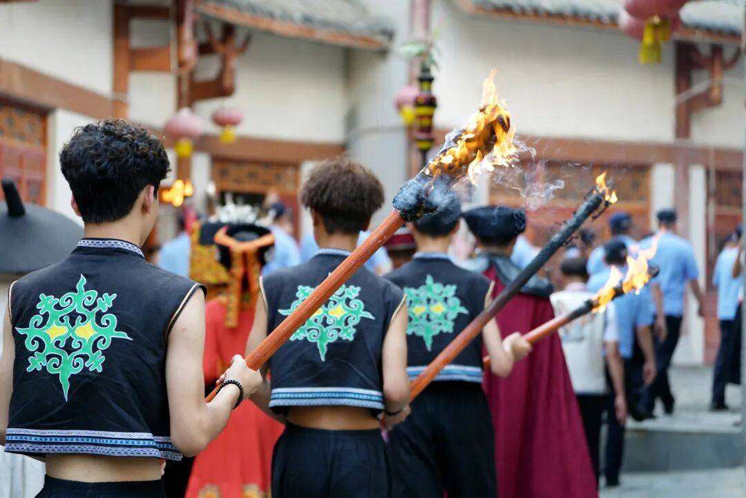 贵州梯田音乐会火把烟火秀