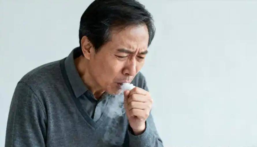 原创            经常咳嗽、胸闷？肺癌早期有 6 个表现，别把癌症拖出来