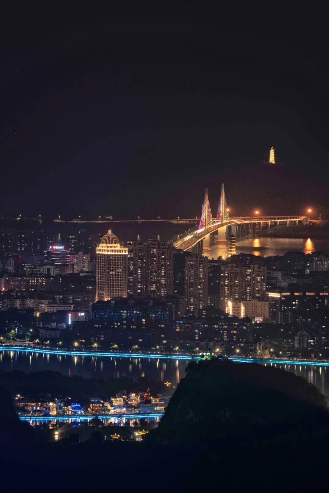 白天太热不想出门？没关系，肇庆越夜越精彩_赖家乐_西江_文化广场