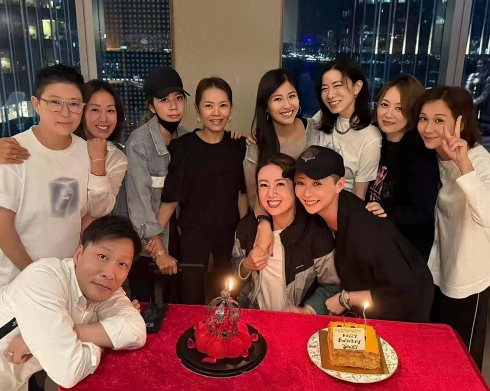香港知名女星突然身材消瘦，拍照零笑容面容僵硬，健康令人担心