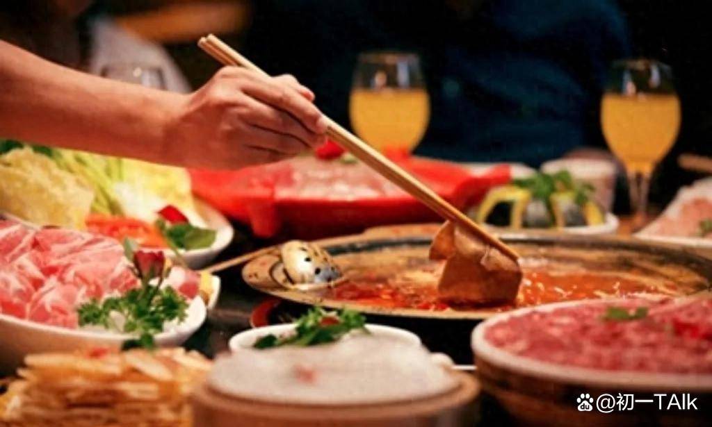 
        多地爆雷，300家门店仅剩60家：火锅界的白月光，为何神话破灭？