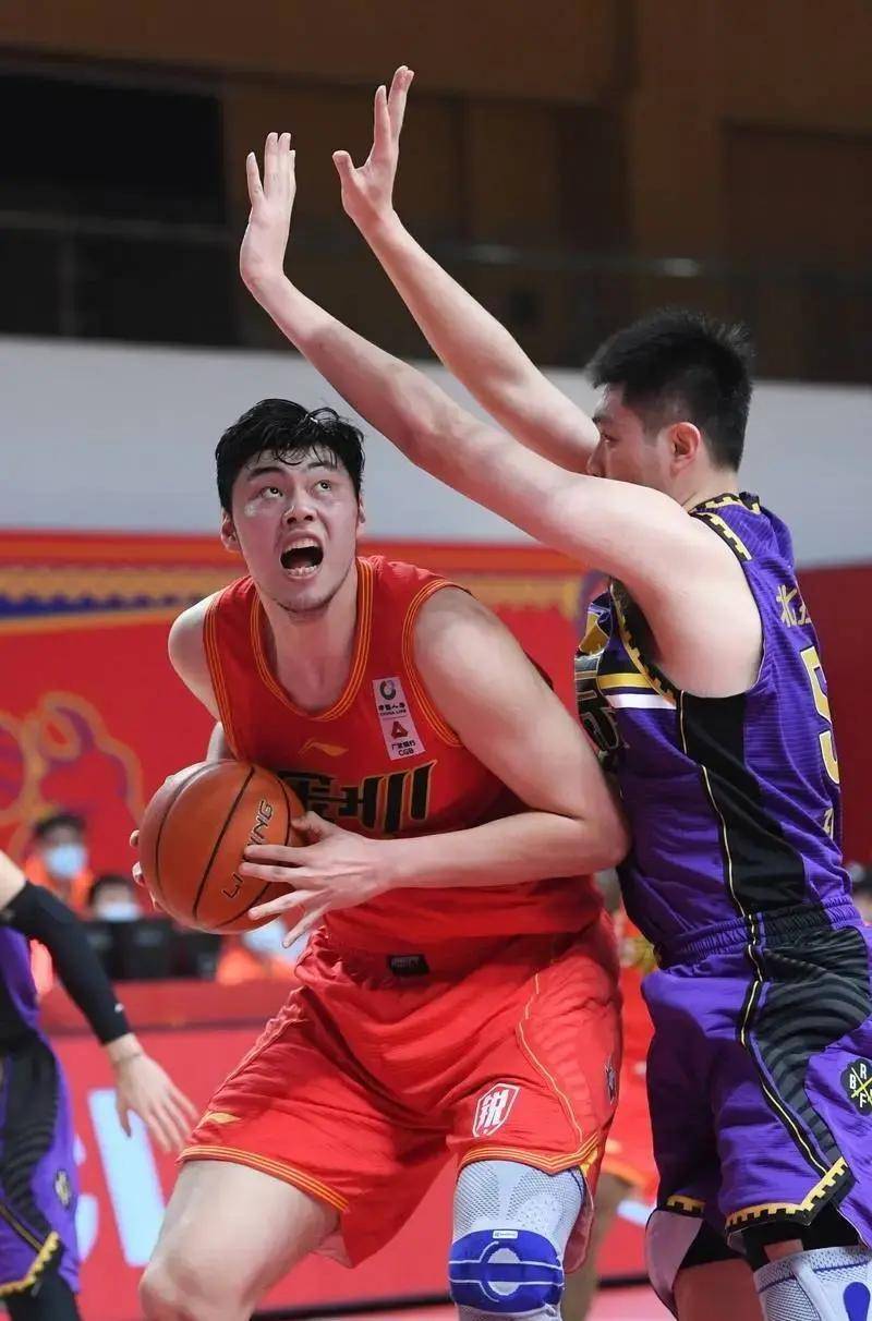 原来他是李月汝前男友！曾淡出CBA，如今靠打野球和商业联赛谋生
