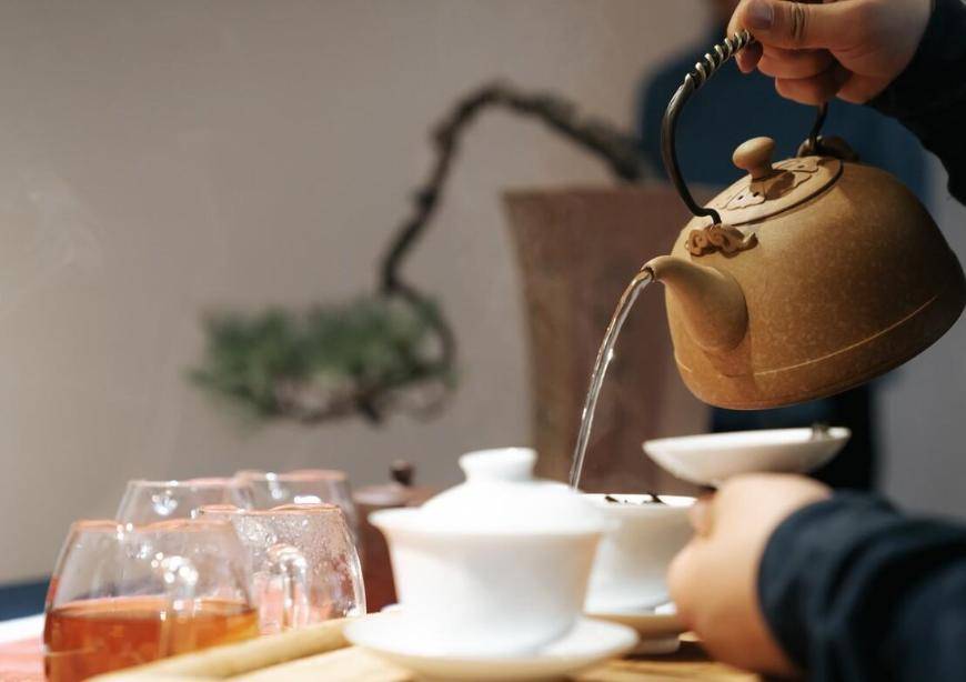 原创            喝茶和喝白开水哪种更健康？应该喝哪个？有哪些 “禁忌”？