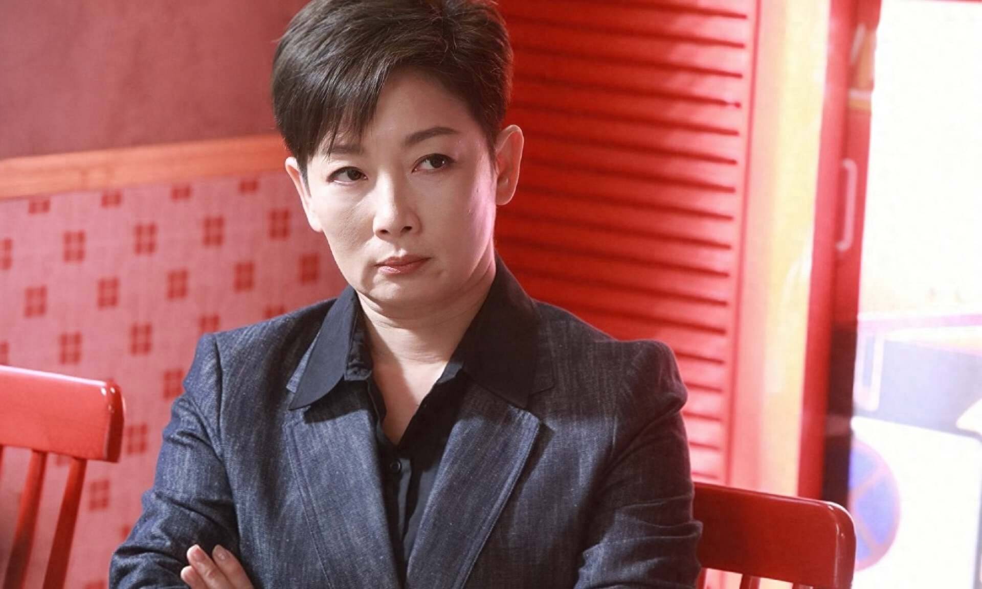 TVB知名演员新剧演干练女警，拍戏意外撞死导演，吃素多年忏悔