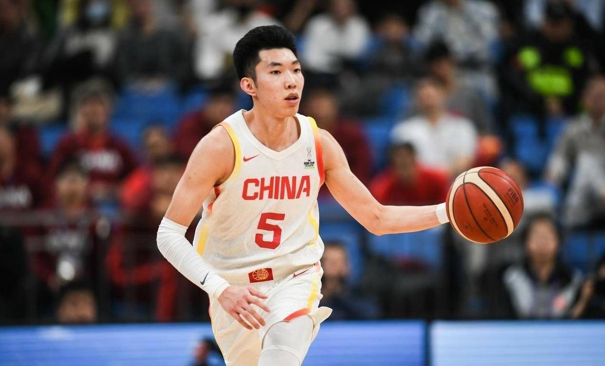 随着中国男篮大胜巴林！不得不认清3个事实，赵继伟和赵睿该让位了