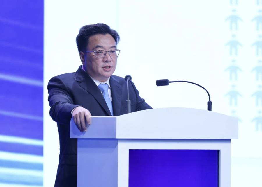 上海人工智能实验室主任周伯文：科学研究是下一个编程