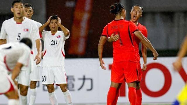 亚运会｜U23国足逆转朝鲜队迎开门红，“大脚尼奥”这次赢球靠“啃老”