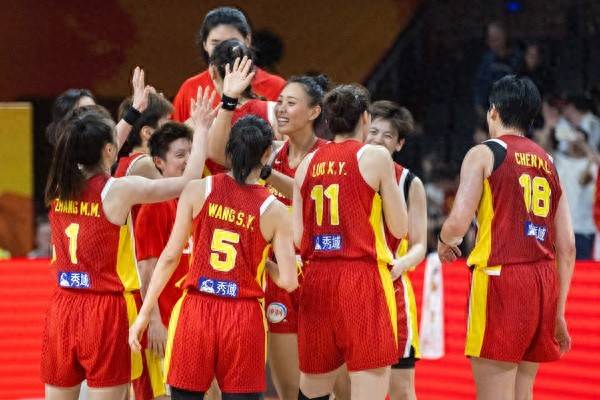 57:28！9人得分，中国女篮碾压泰国，半场领先29分，提前锁定八强