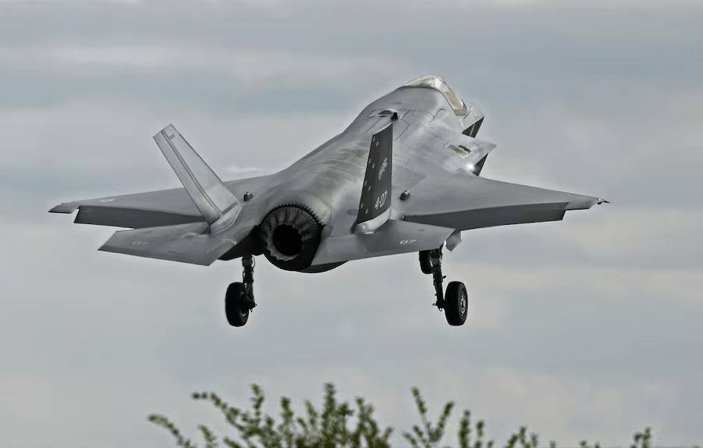 F-35与法拉利赛车谁更快?空地明星力量对决即将上演