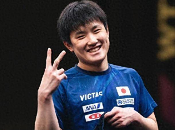 国乒36年来首次负日本！张本智和赛后发声，国乒遮羞布被彻底扯掉