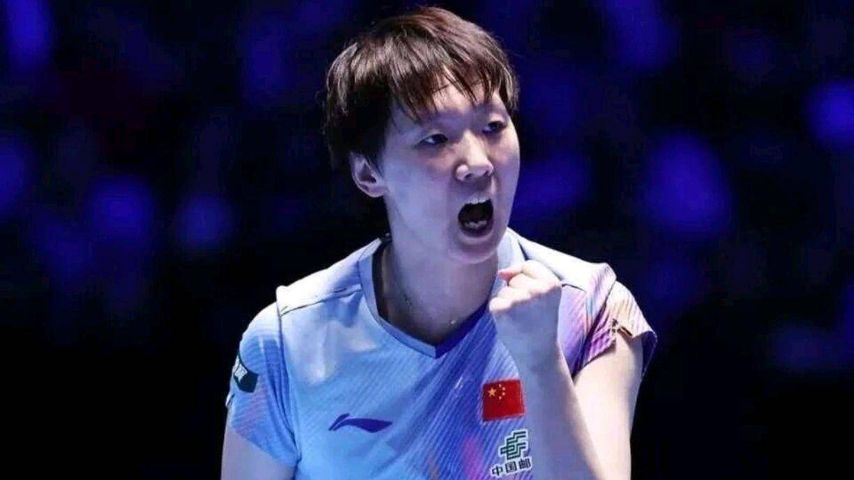 一稳一险！WTT大满贯女单：王曼昱横扫，王艺迪五局逆转过关