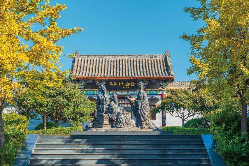 苏轼墓前惊现眼药水!游客为何这样祭祀?三苏园最新回应(图2) 苏轼墓前惊现眼药水!游客为何这样祭祀?三苏园最新回应(图2)