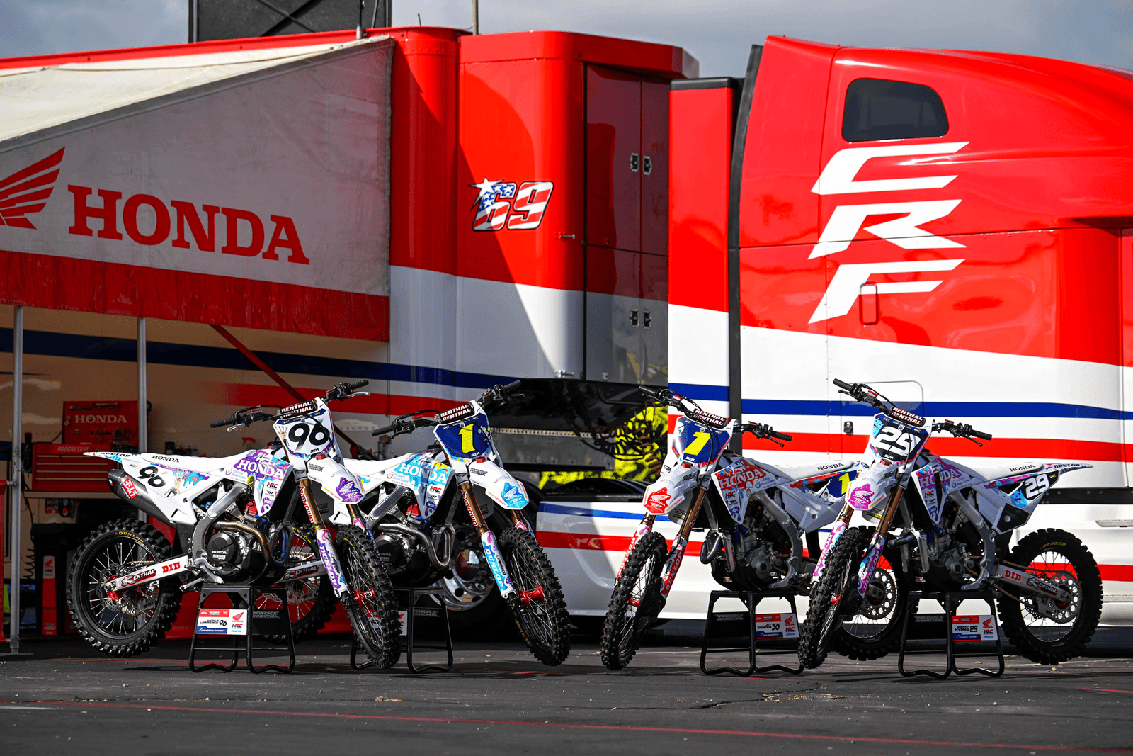 用于拍卖、动漫风格的 HRC 越野赛车组件