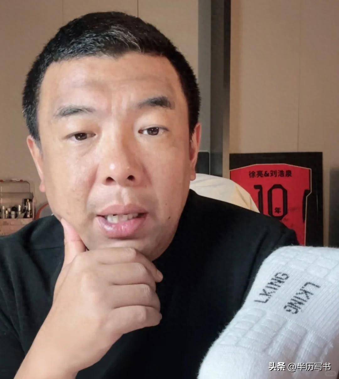 她们是前国脚徐亮妻子，第一任医生，第二任设计师，第三任最特别