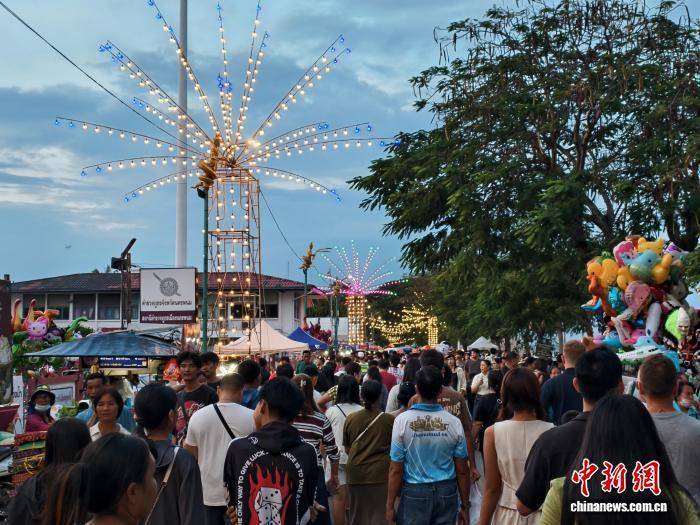 泰国那空帕依尼旅游：拜古佛塔祈福，品本土创意烈酒，感受湄公河古老与现代交融(图2)