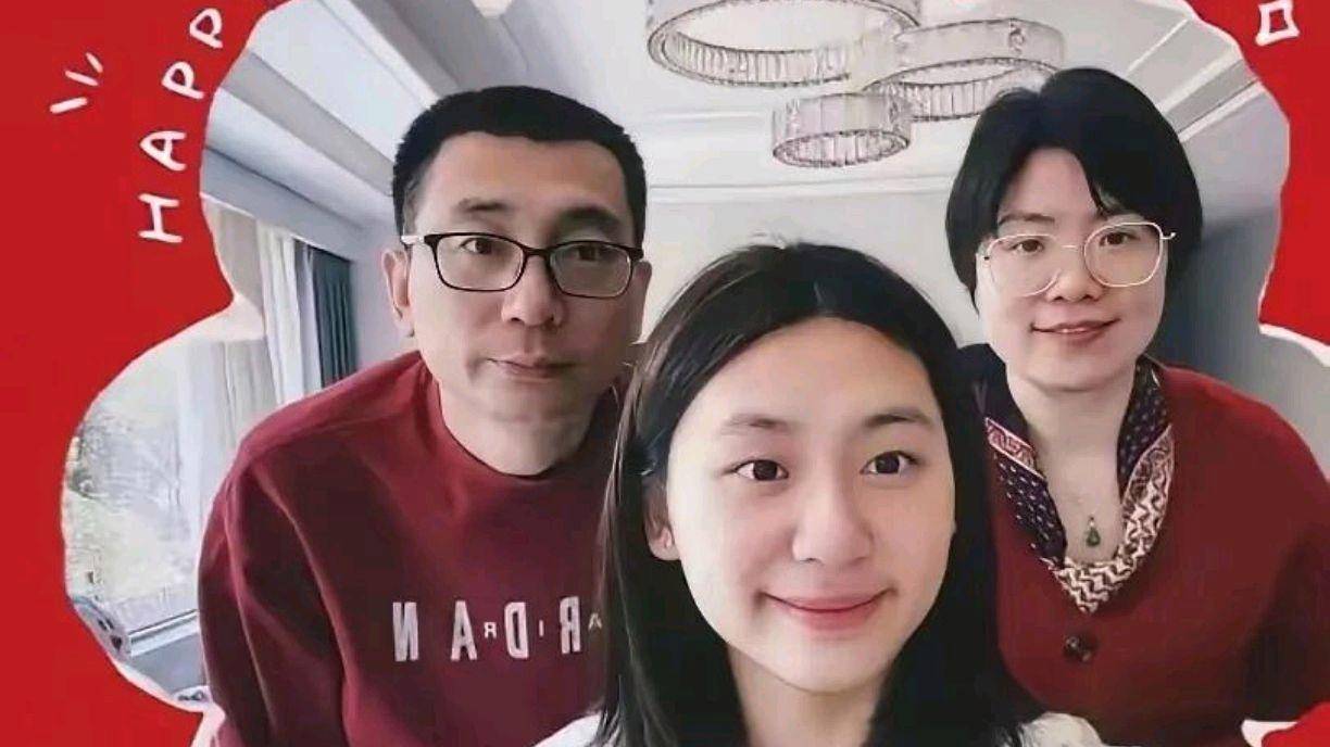 陈熠夺冠后被热宠，原来她的父亲1.82米母亲1.78米，终迎华丽蜕变
