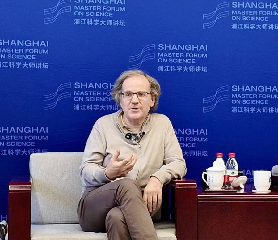 这位菲尔兹奖得主曾两拒华为邀请,如今是华为高级专家,他用中国文化解释数学