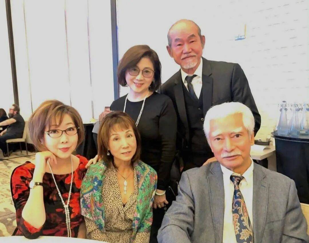 81岁秦沛与元华高雄温哥华聚会 多位老戏骨近照曝光